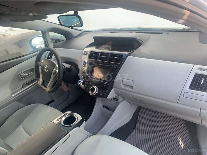 Toyota Prius V 2011, 273,910 km - 1.8 л - Bakı