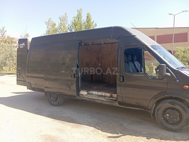 Ford Transit-3