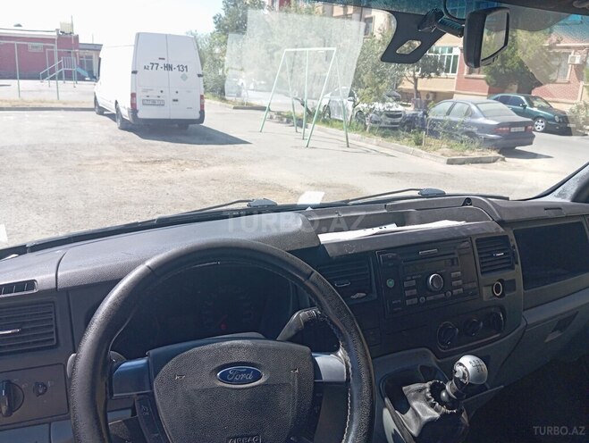 Ford Transit-6