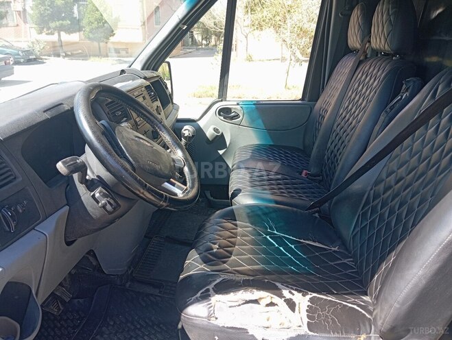 Ford Transit-8