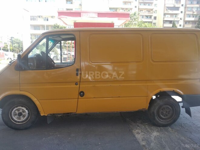 Ford Transit-4
