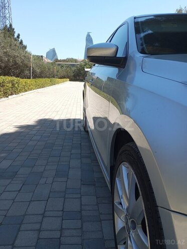 Volkswagen Jetta 2011, 241,402 km - 2.0 l - Bakı