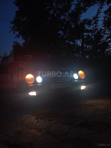 Mercedes E 280 2000, 345,000 km - 2.8 l - Xudat