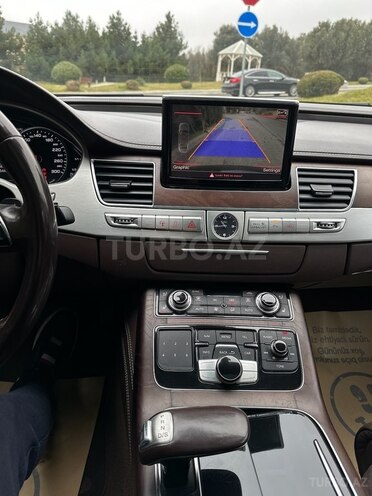 Audi A8-20