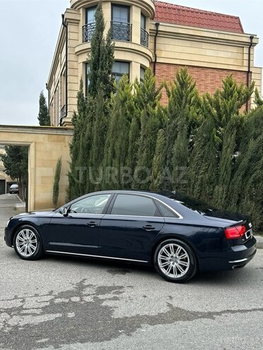 Audi A8-11