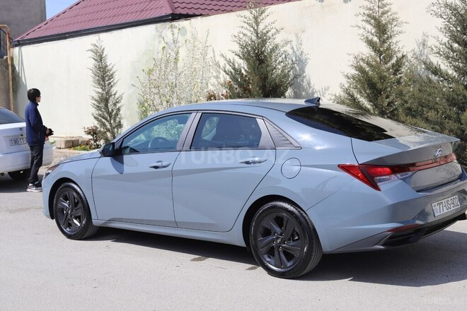 Hyundai Elantra-4