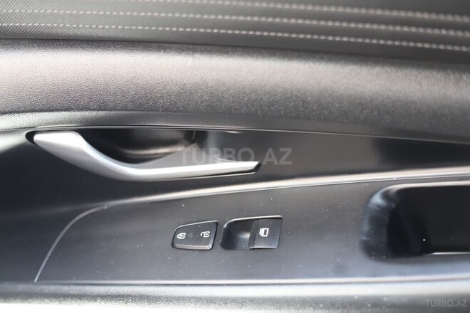 Hyundai Elantra-12