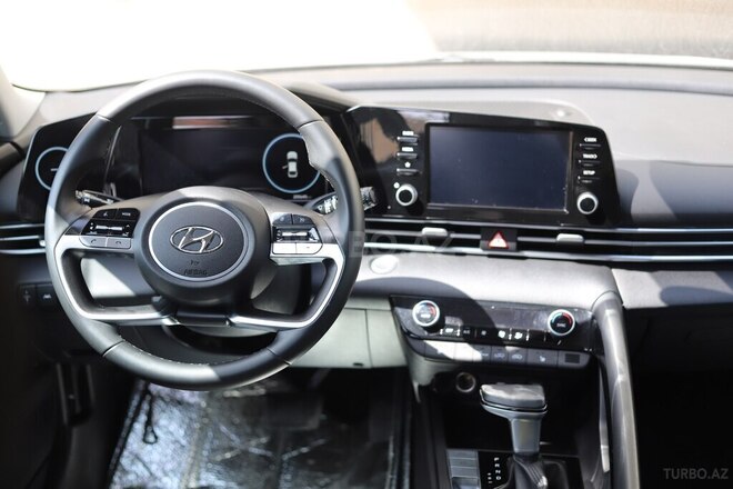 Hyundai Elantra-11
