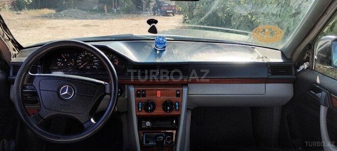 Mercedes E 300 d 1993, 352,164 km - 3.0 l - Bakı