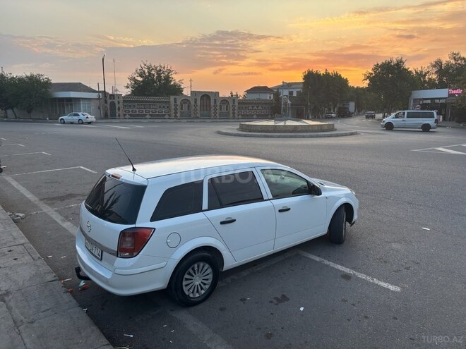 Opel Astra 2010, 390,000 km - 1.3 l - Saatlı