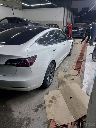 Tesla Model 3-8