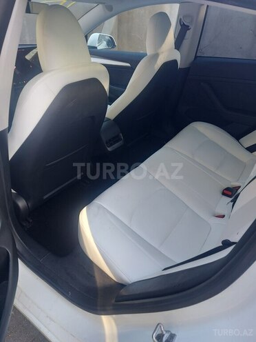 Tesla Model 3-11