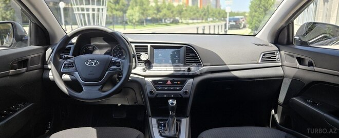 Hyundai Elantra-6