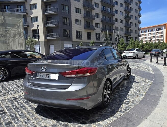 Hyundai Elantra-5