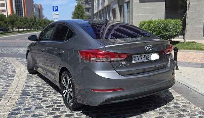 Hyundai Elantra-4