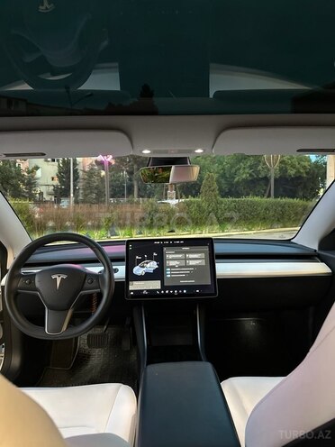 Tesla Model 3-9