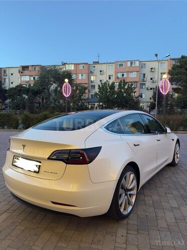 Tesla Model 3-7