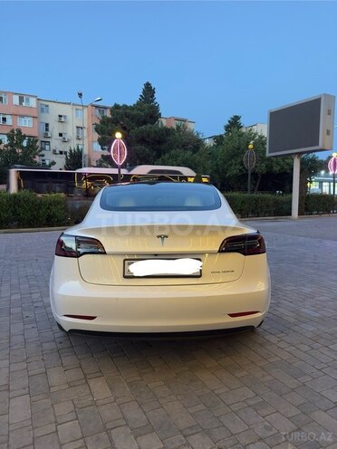 Tesla Model 3-6