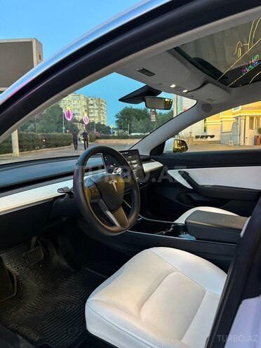 Tesla Model 3-8