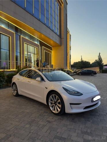 Tesla Model 3-2