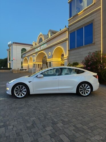 Tesla Model 3-5