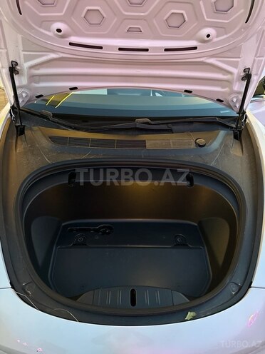 Tesla Model 3-13