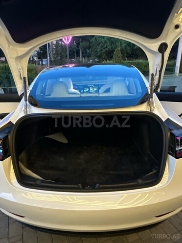 Tesla Model 3-12