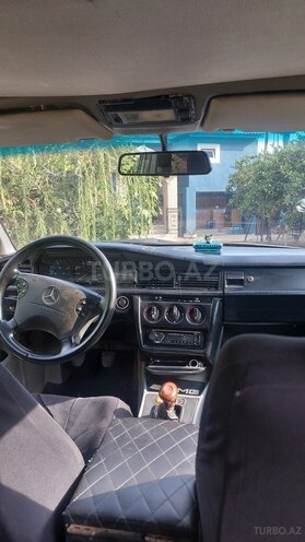 Mercedes 190 1991, 759,000 km - 2.0 l - Astara
