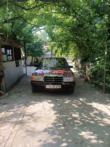 Mercedes 190 1992, 450,000 km - 1.8 l - Qusar