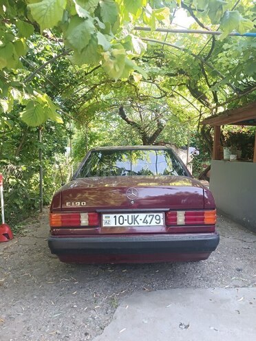 Mercedes 190 1992, 450,000 km - 1.8 l - Qusar