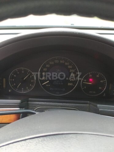 Mercedes E 220 d 2002, 69,300 km - 2.2 l - İmişli