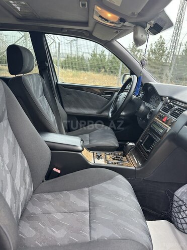 Mercedes E 240 1999, 257,000 km - 2.6 l - Bakı