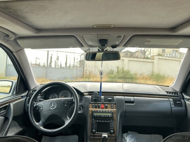 Mercedes E 240 1999, 257,000 km - 2.6 l - Bakı