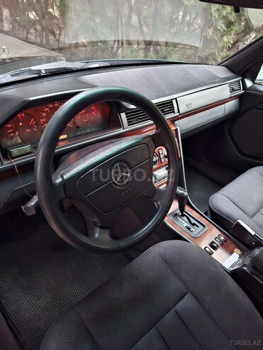 Mercedes E 220 1995, 354,875 km - 2.2 l - Bakı