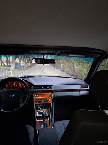 Mercedes E 220 1995, 354,875 km - 2.2 l - Bakı