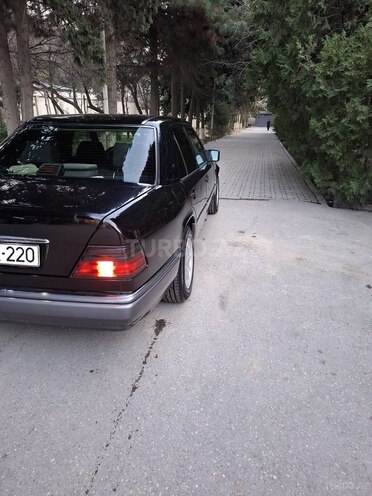 Mercedes E 220 1995, 354,875 km - 2.2 l - Bakı
