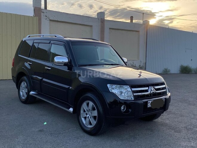 Mitsubishi Pajero-4