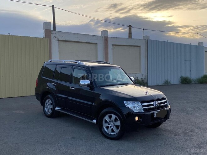Mitsubishi Pajero-2