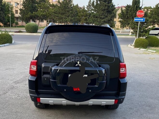 Mitsubishi Pajero-9