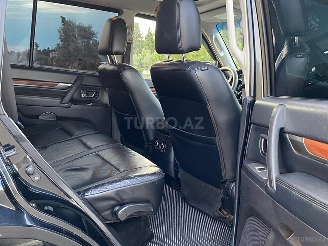 Mitsubishi Pajero-11