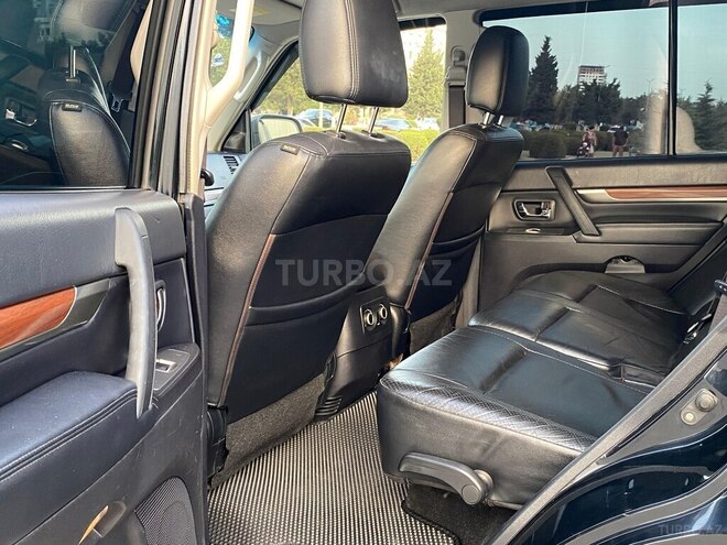 Mitsubishi Pajero-10