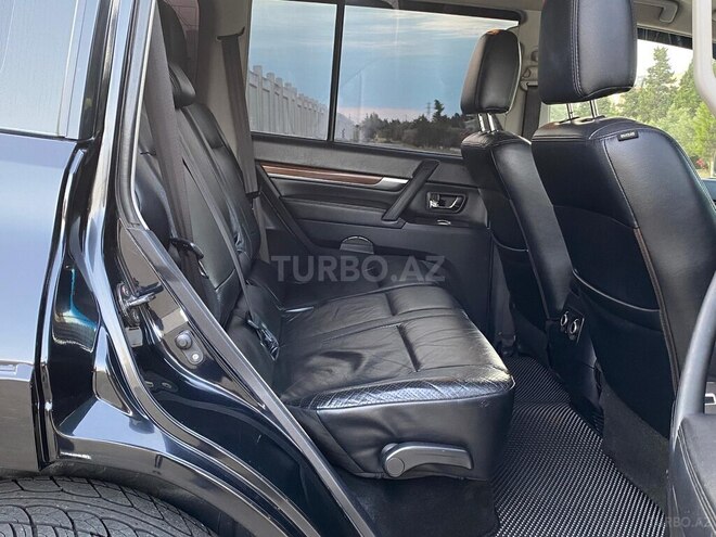 Mitsubishi Pajero-12