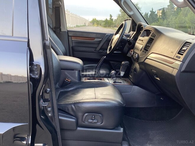 Mitsubishi Pajero-16