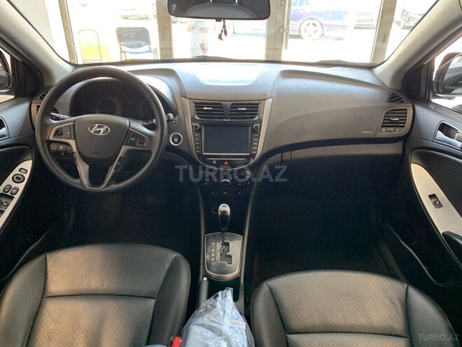 Hyundai Accent-5