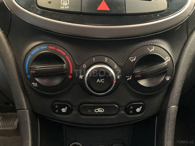 Hyundai Accent-7