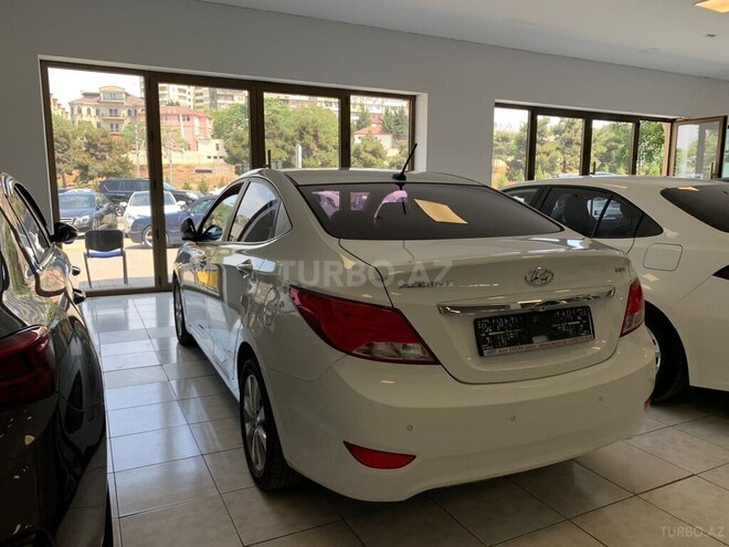Hyundai Accent-3
