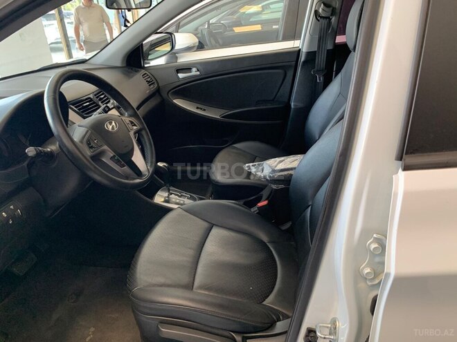 Hyundai Accent-9