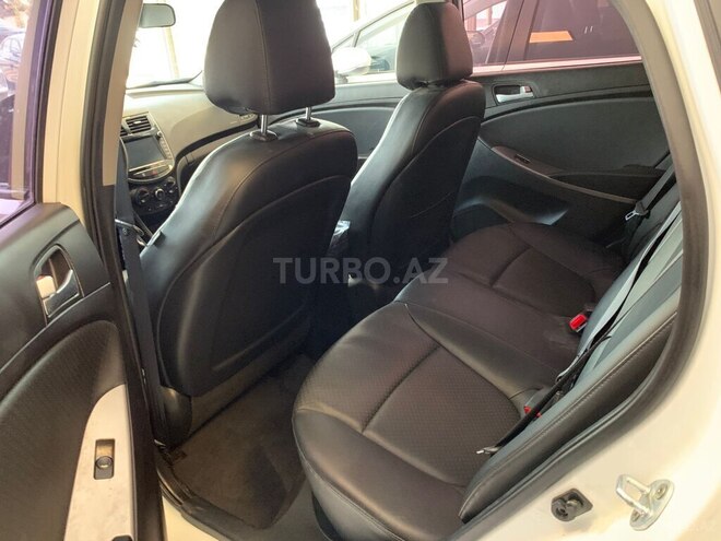 Hyundai Accent-11
