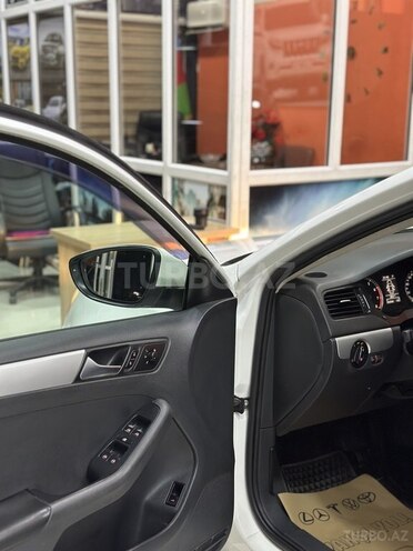 Volkswagen Jetta-19