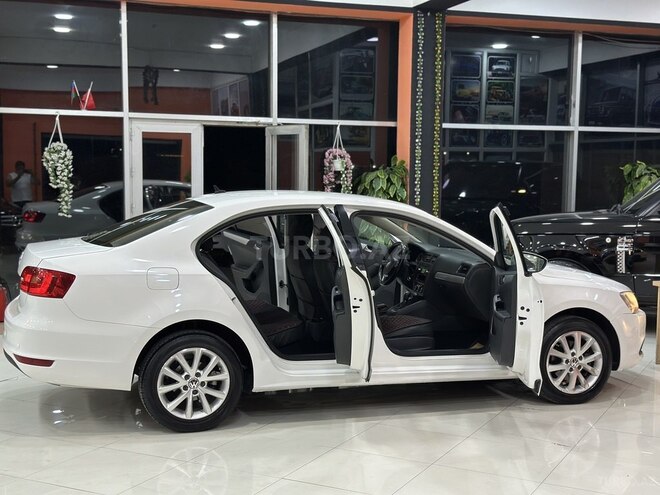 Volkswagen Jetta-11